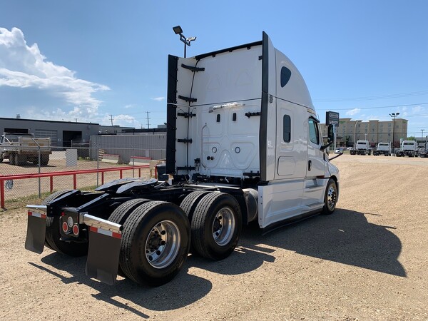 FREIGHTLINER CASCADIA 2024