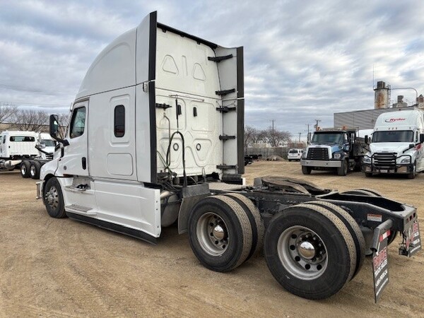 FREIGHTLINER CASCADIA 2022