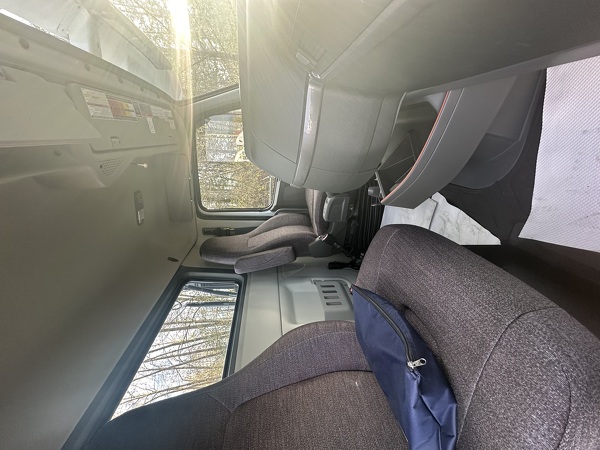 VOLVO DAY CAB 2024