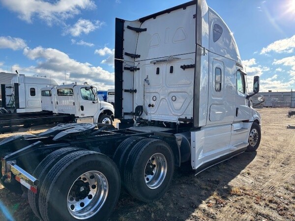 FREIGHTLINER CASCADIA 2024