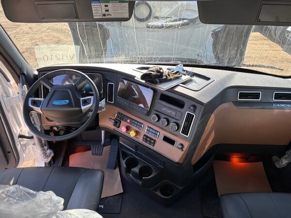 FREIGHTLINER CASCADIA 2024