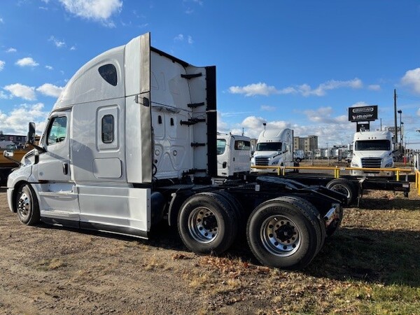 FREIGHTLINER CASCADIA 2024
