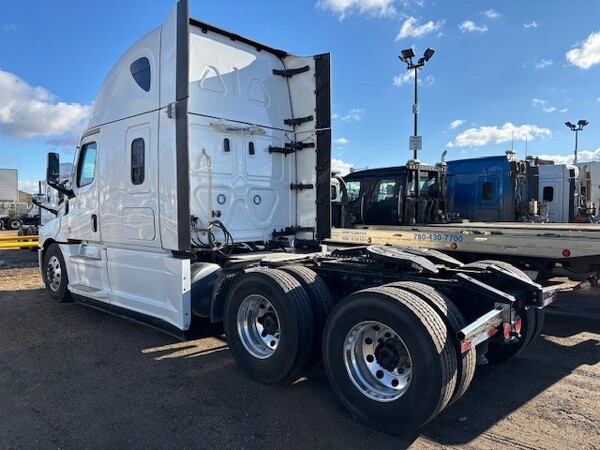 FREIGHTLINER CASCADIA 2024