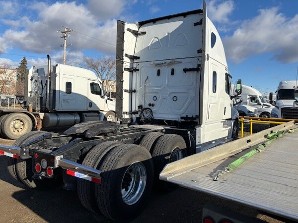 FREIGHTLINER CASCADIA 2024