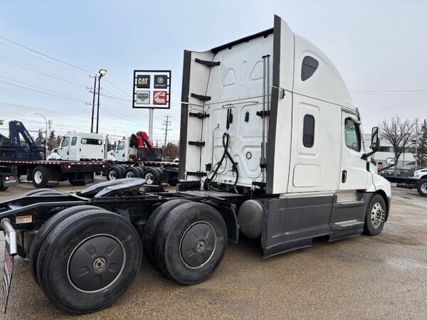 FREIGHTLINER CASCADIA 2023