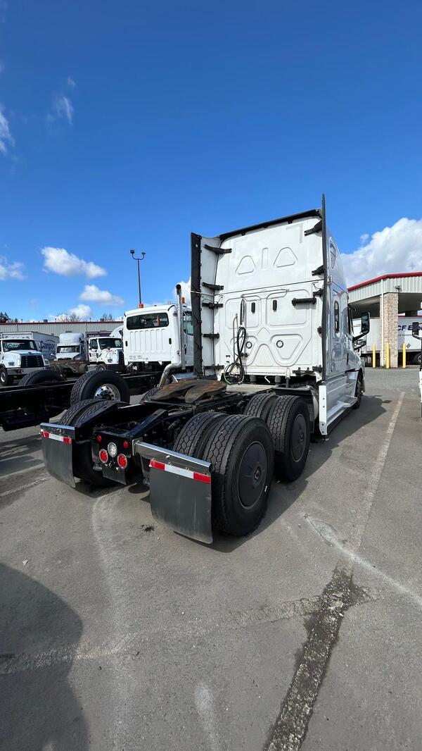 FREIGHTLINER CASCADIA 126 2024