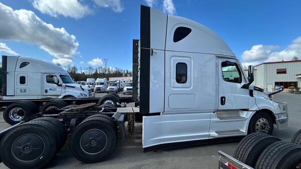 FREIGHTLINER CASCADIA 126 2024