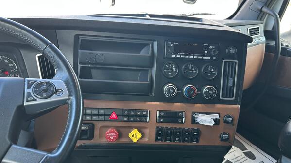 FREIGHTLINER CASCADIA 126 2024