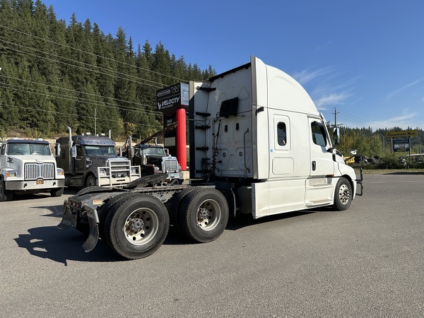 FREIGHTLINER CASCADIA 2022