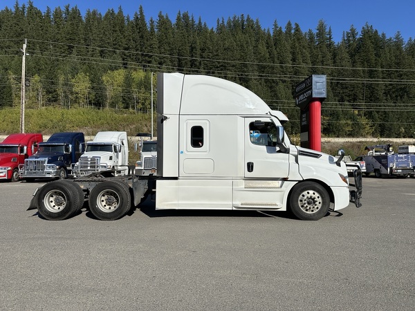 FREIGHTLINER CASCADIA 2022