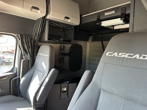 FREIGHTLINER CASCADIA 2022